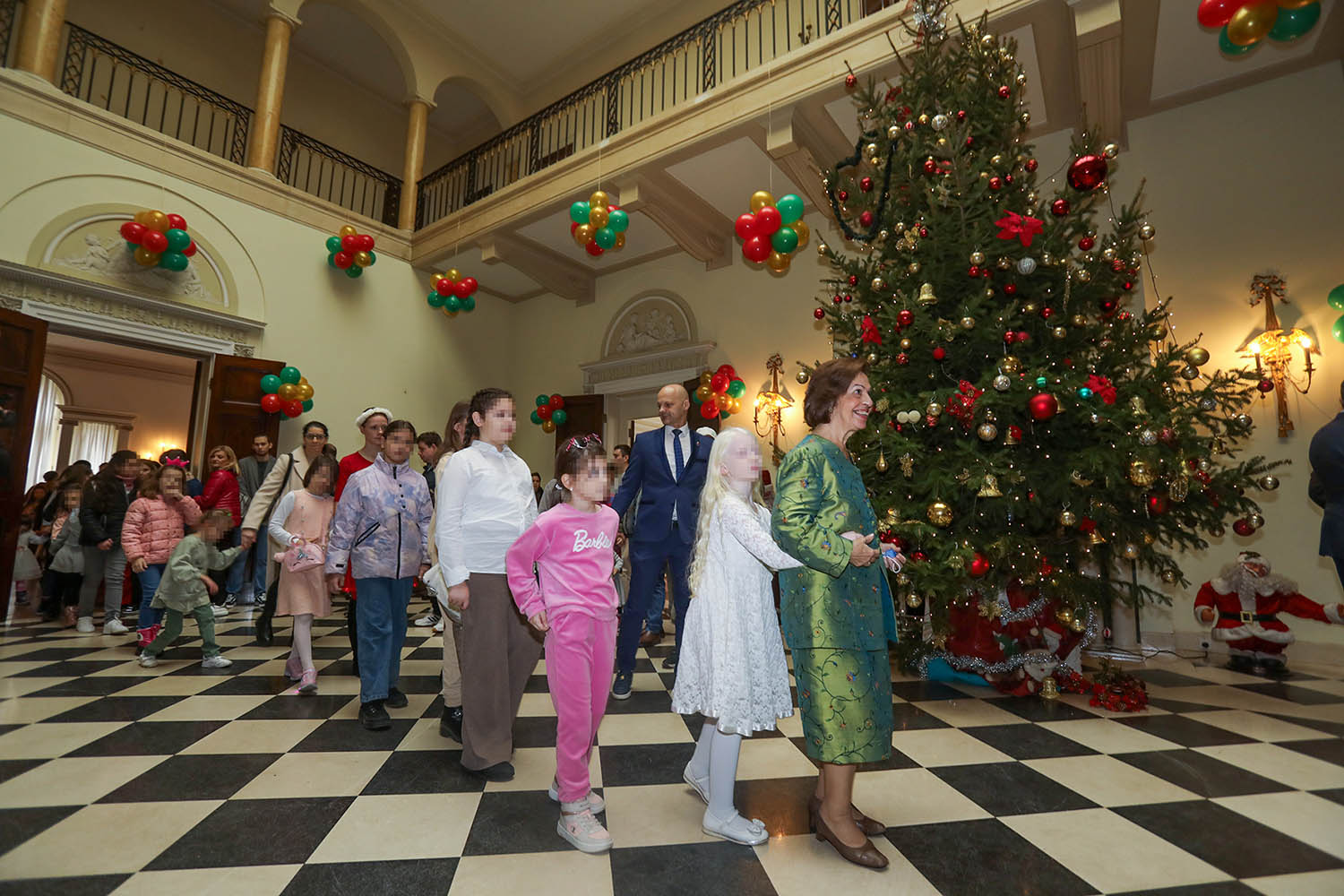 1,000 CHILDREN REJOICE AT ROYAL FAMILY’S CHRISTMAS RECEPTION