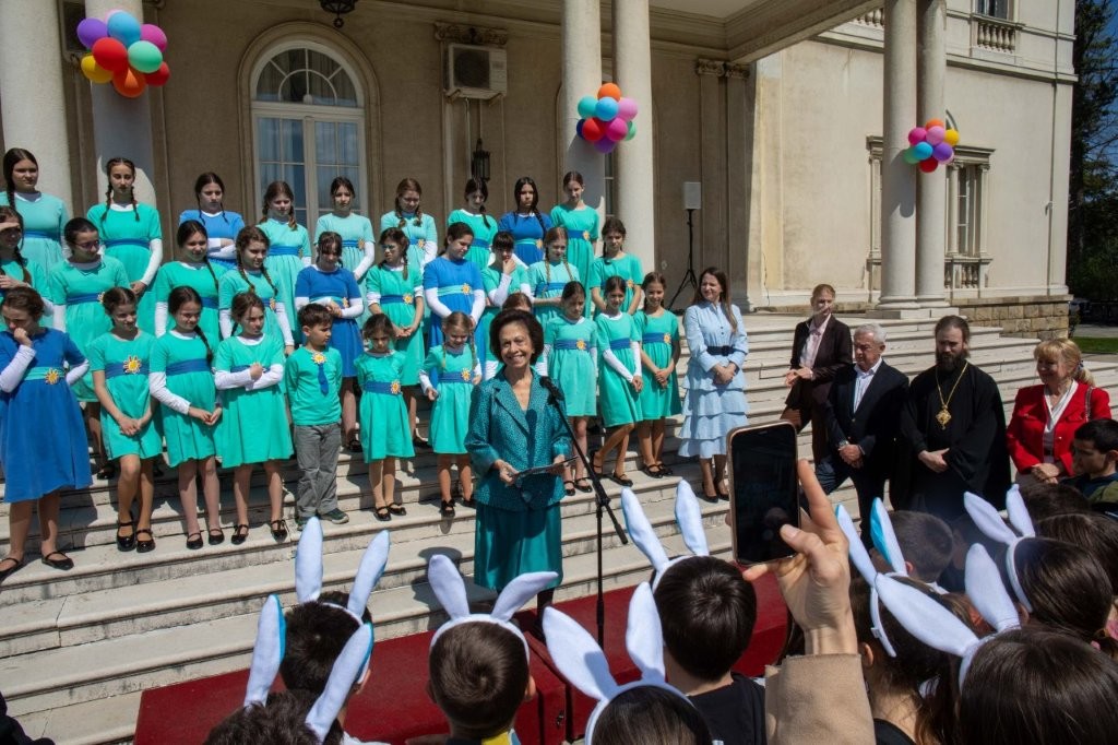 JOY OF UPCOMING EASTER SHARED WITH MORE THAN 1,000 CHILDREN AT THE WHITE PALACE