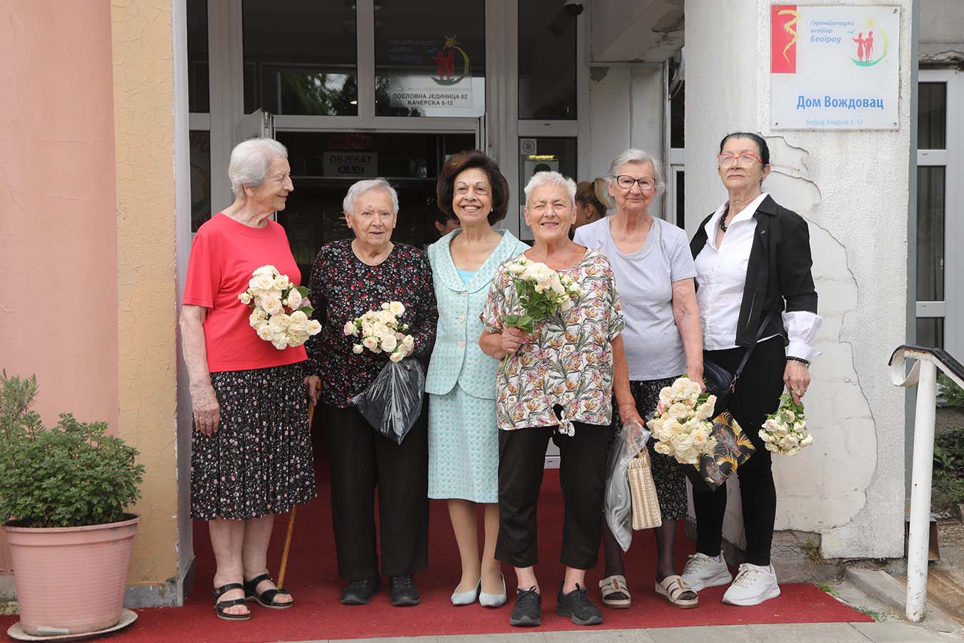 CROWN PRINCESS KATHERINE’S ROYAL GARDEN ROSES FOR ELDERLY LADIES