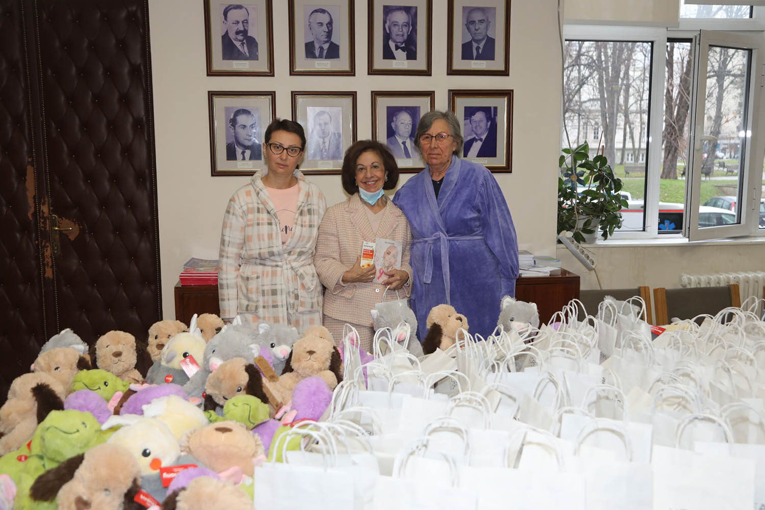 CROWN PRINCESS KATHERINE DELIVERS PRESENTS AT THE INSTITUTE FOR ONCOLOGY