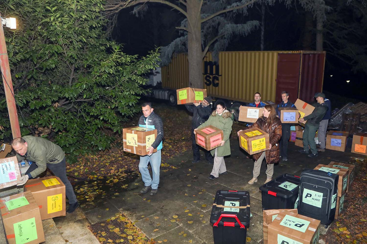 THOUSANDS OF CHRISTMAS PRESENTS FOR ORPHANS ARRIVE AT THE ROYAL PALACE FROM LIFELINE CHICAGO