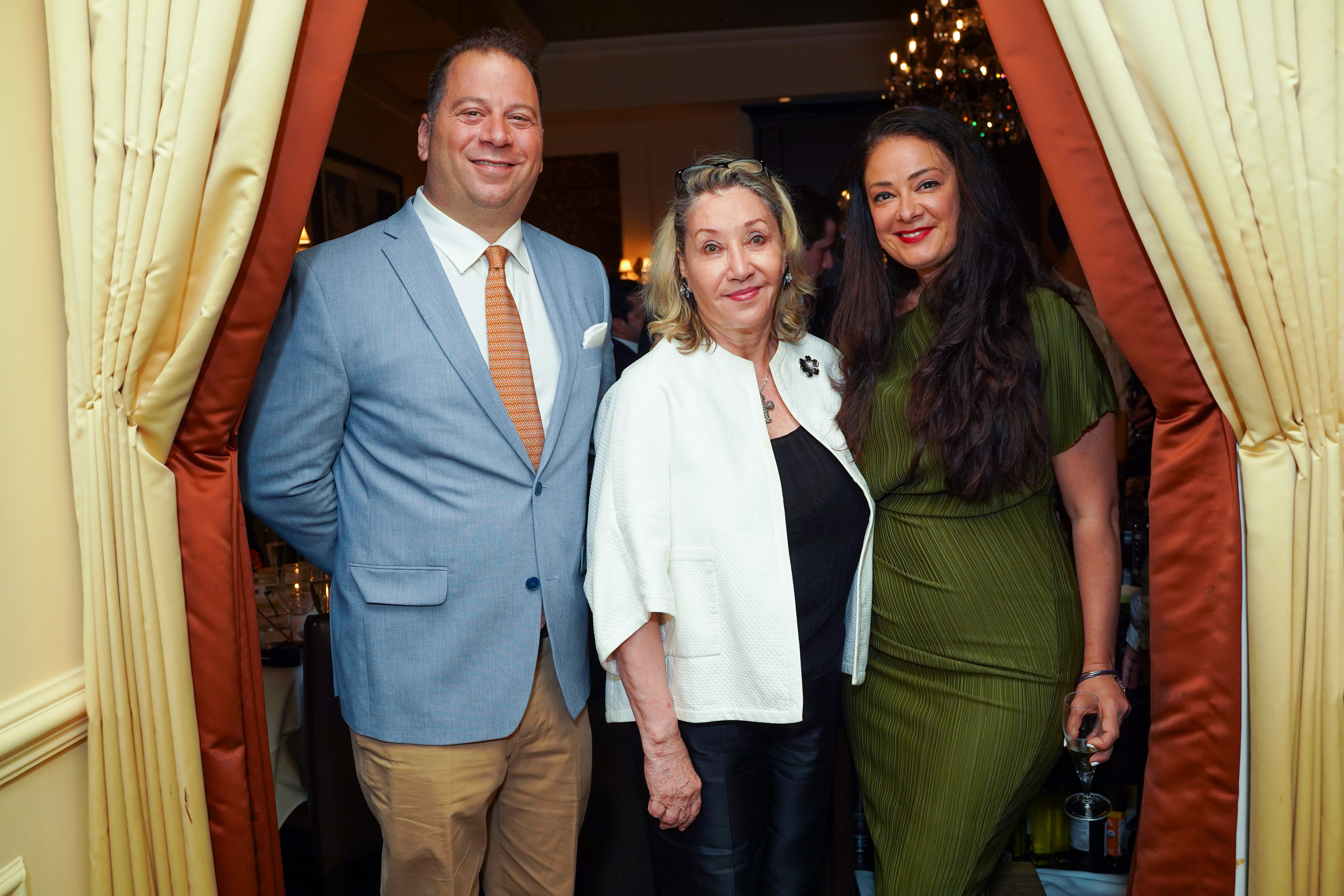 Lifeline New York Hosts Benefit Dinner in New York City