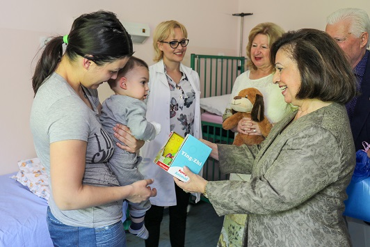 HRH CROWN PRINCESS KATHERINE’S TRADITIONAL EASTER VISIT TO CHILDREN’S HOSPITALS