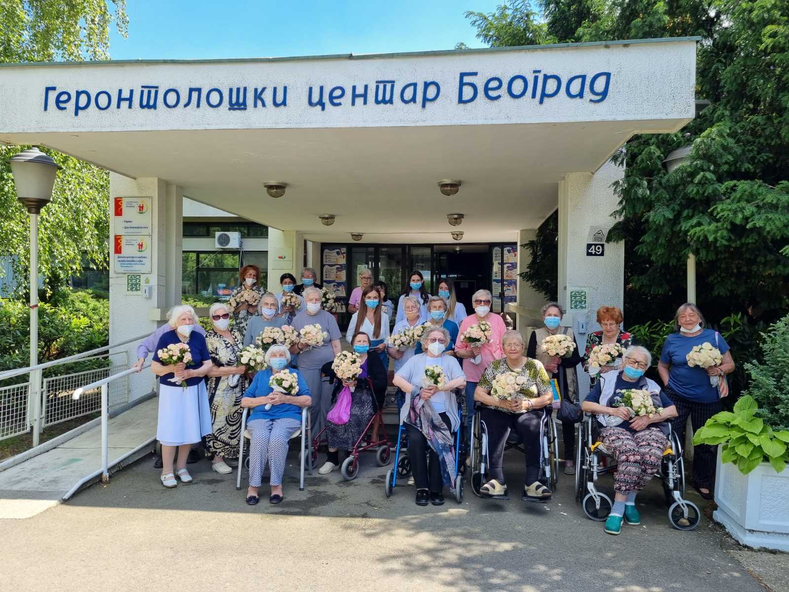 ROSES FROM ROYAL PALACE FOR OLD PEOPLE’S HOMES