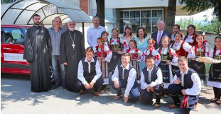 Royal Couple Deliver Fiat 500L and Electric Beds to Arandjelovac Hospital