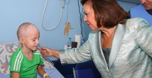Crown Princess Katherine Delivers Valuable Equipment to the Institute of Oncology and Radiology of Serbia